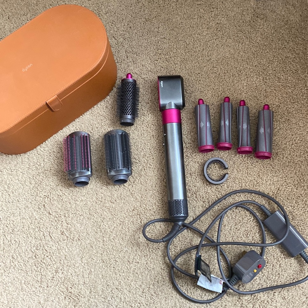 Dyson Airwrap Set (Firm Price)